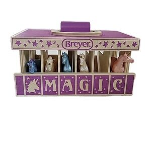 Breyer Horses Unicorn Magic Wooden Stable‎ Playset with 5 Unicorns Model #59218